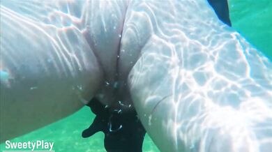 Stranger cum inside me on the beach. Creampie underwater