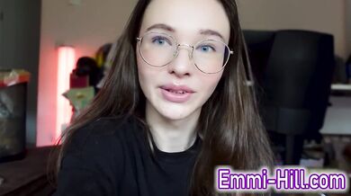 18 yo very skinny Girl extrem squirt small tits xxl Labia