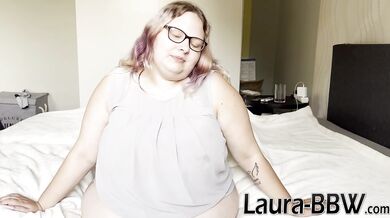 Fat Teen Tries a Fuck Machine FOR THE FIRST TIME!
