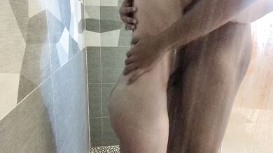 Myanmar Couple Passionate Shower sex! - ရေချိုးရင်း တစ်ကြောင်းဆွဲတဲ့မြန်မာအတွဲ