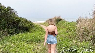 THIS ONE LIKES THE ADRENALINE OF PAYING BLOWJOB IN PUBLIC, SWALLOWED IT ALL ON THE BEACH WITH BIG COCK