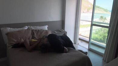 Acordei a turista com uma chupada gostosa e uma pica bem dura pra ela ‍