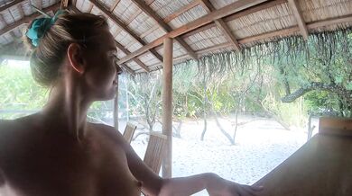 Naked girl came to an abandoned bar