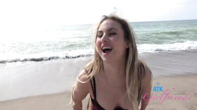 Aria Banks having fun on the beach and car play - pussy rubbed and road head