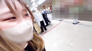 I stood back and gave a blowjob while putting up with my voice in the fitting room