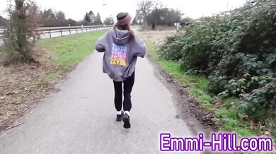 18 year old German teenager shows her PUSSY an Tits in public!