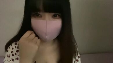 おっぱいがワンピースからはみ出ちゃった…乳首いじいじしながら、深夜のこっそりオナニー