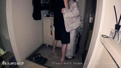 I picked up a girl in a yukata and gave her a blowjob at the entrance and then creampied her.