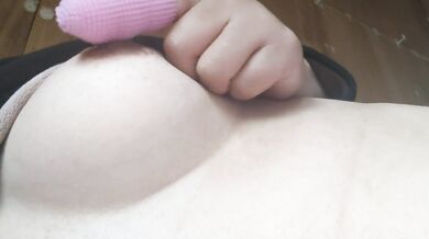 犬用シリコン歯ブラシで乳首オナニーしてオホ声出しちゃう雑魚乳首。
