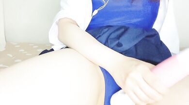 制服の下にスク水着込んだJKが、色んなおもちゃでオナニーディルドと吸うやつが気持ち良すぎて即アクメ