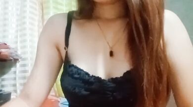 Squeezing B@@BS n PU$$Y for Pass Time Makes Hot Babe Down WeT