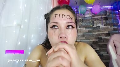 If you like saliva you won't believe how this girl gets it out