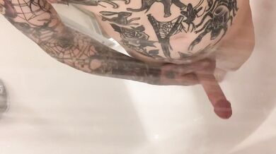 Soapy guy jerk off in shower and cum on wall