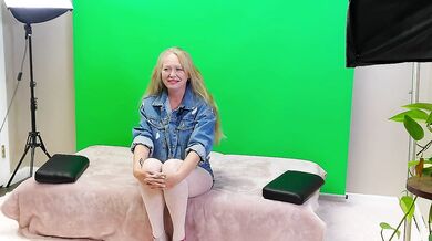 I love to model and get dick.