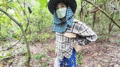 Amateur Thai villagers have sex in the forest public 4K 18+