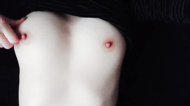 I love knocking nipple