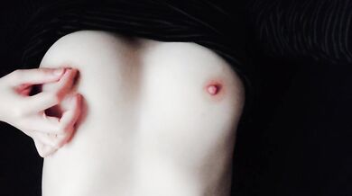 I love knocking nipple