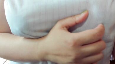 Japanese woman masturbates with black nipples in close-up.big boobs plump！