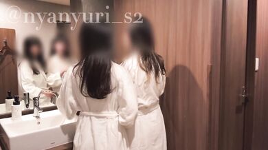[Amateur lesbian] In the bathroom with my girlfriend...[japanese]