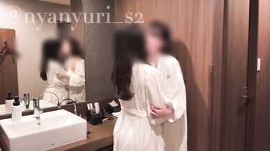 [Amateur lesbian] In the bathroom with my girlfriend...[japanese]
