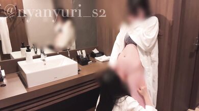 [Amateur lesbian] In the bathroom with my girlfriend...[japanese]
