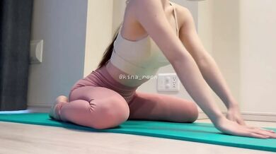 女子大生ストレッチでほぐれて敏感お漏らし