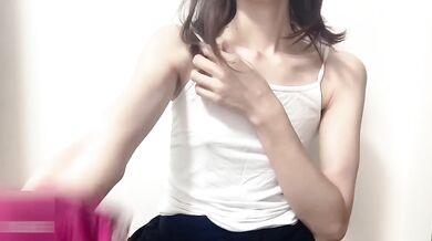 【個人撮影】デカ乳首弄ったらまさかの◯乳タラリ　貧乳スレンダー人妻