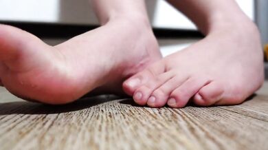foot play from cutie Furiyssh