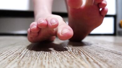 foot play from cutie Furiyssh