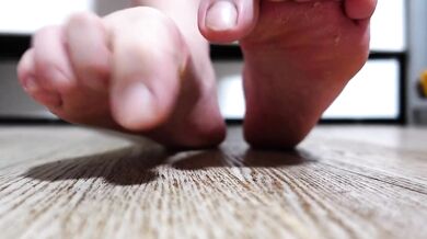 foot play from cutie Furiyssh