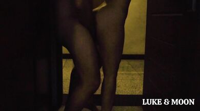 Myanmar Couple Fuck Open Door At a Hotel - တံခါးဖွင့်ပြီး လိုးနေတာ လူမိတော့မလို့