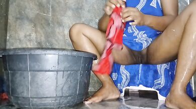 රෙදි ටිකත් හෝදලම නා ගත්ත මගේ ලස්සන නෑන Step sister bath along and wash her cloth