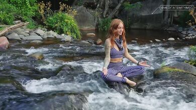 Petite Redhead’s Guided Meditation : Connect Deeply to Your Body