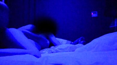 A serious student who is obscene by the light effect of the love hotel.