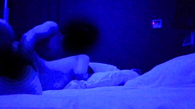 A serious student who is obscene by the light effect of the love hotel.