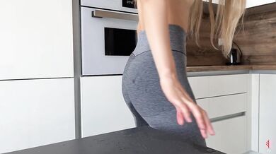 Girl humping table until leggings full of squirts