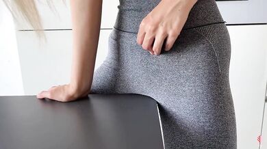 Girl humping table until leggings full of squirts