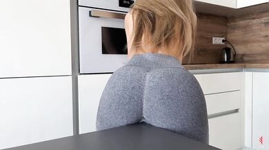 Girl humping table until leggings full of squirts