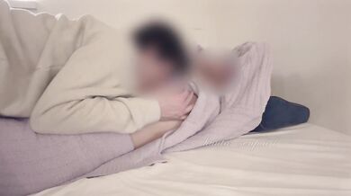 後ろから優しくおっぱい触ったらえっちな気分になって、奥までガン突きされて大絶頂してしまう変態ドM彼女