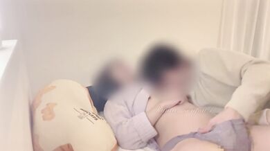 後ろから優しくおっぱい触ったらえっちな気分になって、奥までガン突きされて大絶頂してしまう変態ドM彼女