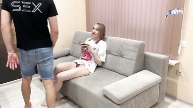 He took the phone and put the dick in his mouth. PollyYangs like this kind of rudeness