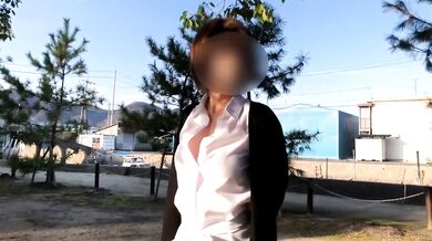 『素人個人撮影』巨乳熟女にピタッと白シャツで/ノーブラ散歩＆露出オナニー潮吹き//流出/晒し/視姦　japanese/hentai/asian/milf/mom/big tits/日本人/塾女/人妻