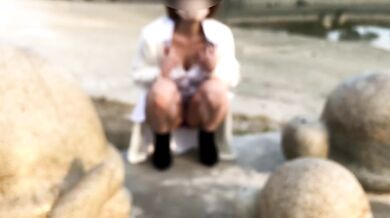 『素人個人撮影』巨乳熟女にピタッと白シャツで/ノーブラ散歩＆露出オナニー潮吹き//流出/晒し/視姦　japanese/hentai/asian/milf/mom/big tits/日本人/塾女/人妻