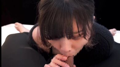チラっと見えるブラがセクシーな大学生の口に精子を大量射精されて興奮しちゃう cuminmouth