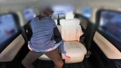 車の中で大量口内射精した後に精子まみれのチンポをそのまま挿入してSEXしてしまう人妻