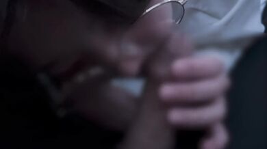 A girl with glasses who gives a cleaning blowjob until she gets smaller after pulling out.
