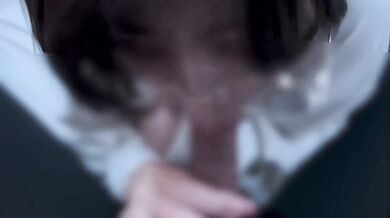 A girl with glasses who gives a cleaning blowjob until she gets smaller after pulling out.