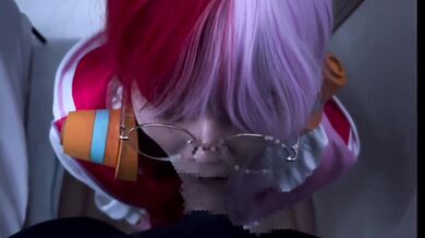 One piece Diva Uta in glasses takes him to a virtual space to gokkun blow his dick.