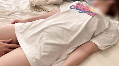 Making an amateur female college student a meat urinal and vaginal shot with a large amount of love juice
