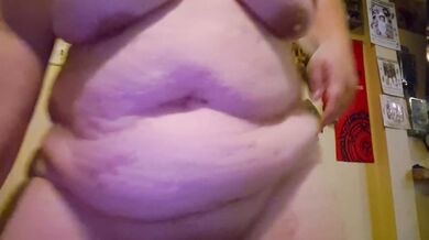Chubby babe shows off curves